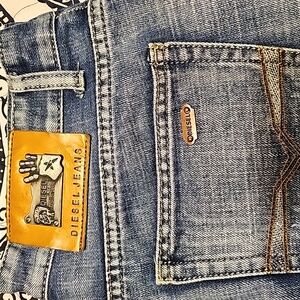Diesel Jeans men's size 33. Look brand new!